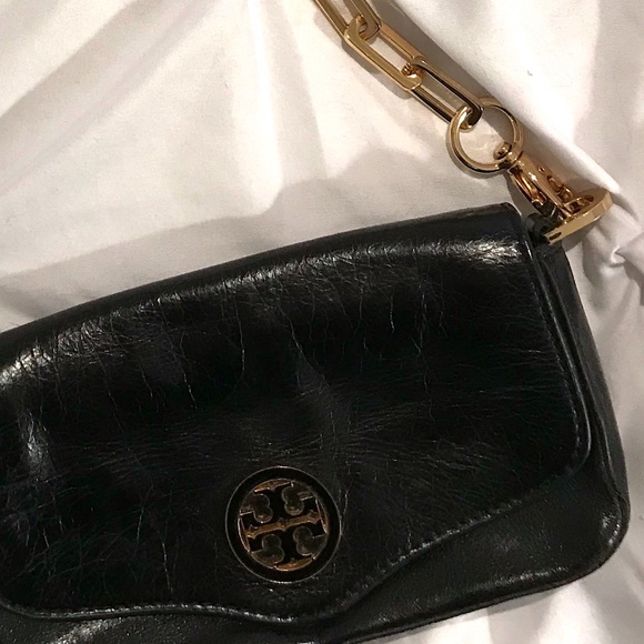 TORY BURCH — Logo Gold Chain Black Leather Clutch - Picture 6 of 9